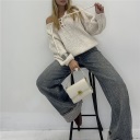 maglione con apertura regolabile sul davanti laccio